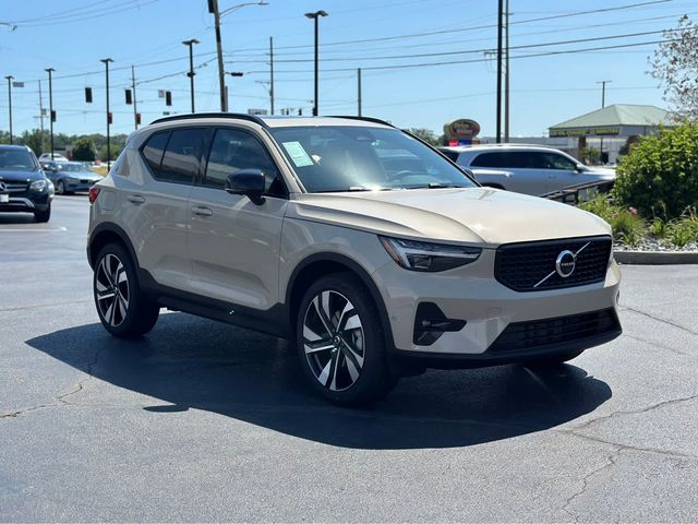 2025 Volvo XC40 Plus Dark Theme