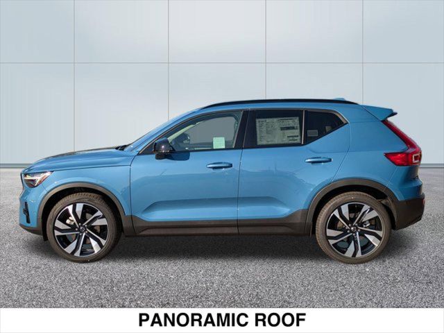 2025 Volvo XC40 Plus Dark Theme