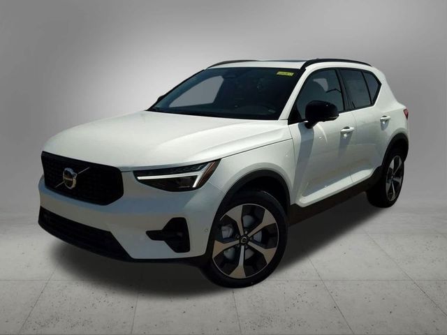 2025 Volvo XC40 Plus Dark Theme