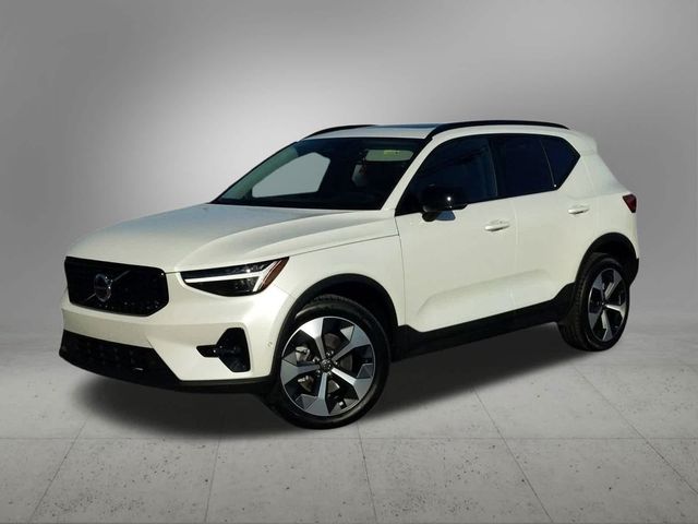 2025 Volvo XC40 Plus Dark Theme