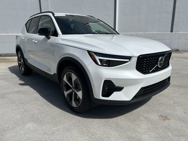 2025 Volvo XC40 Plus Dark Theme