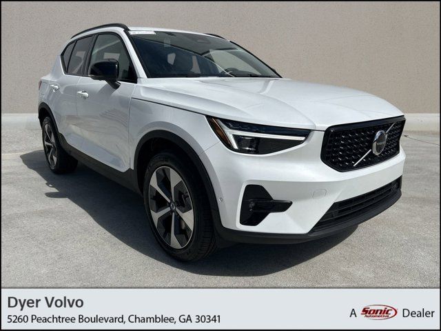 2025 Volvo XC40 Plus Dark Theme