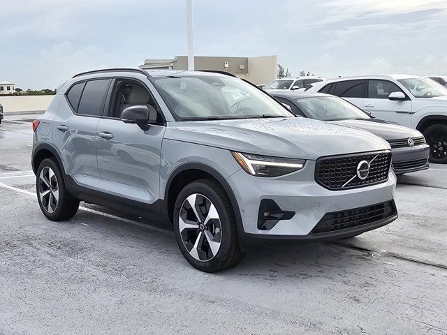 2025 Volvo XC40 Plus Dark Theme