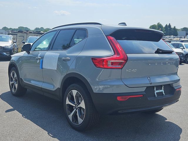 2025 Volvo XC40 Plus Dark Theme