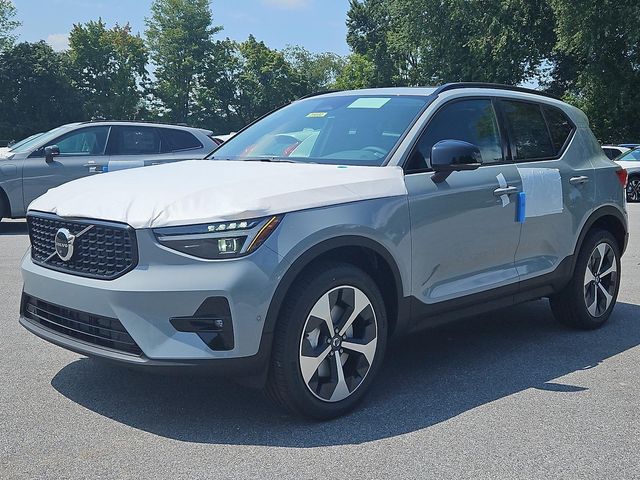 2025 Volvo XC40 Plus Dark Theme