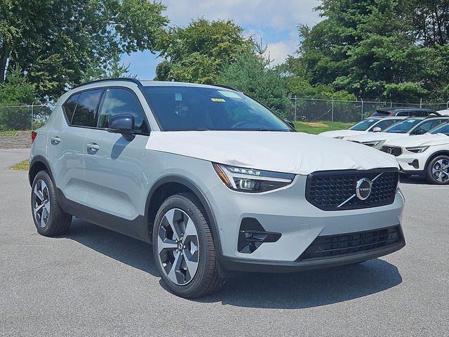 2025 Volvo XC40 Plus Dark Theme