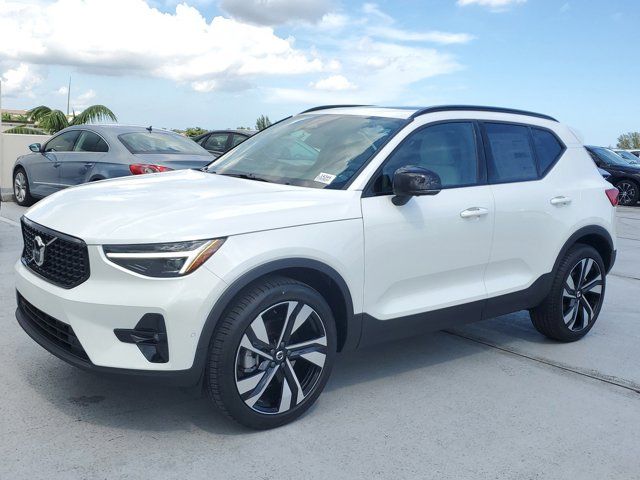 2025 Volvo XC40 Plus Dark Theme