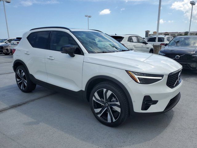 2025 Volvo XC40 Plus Dark Theme