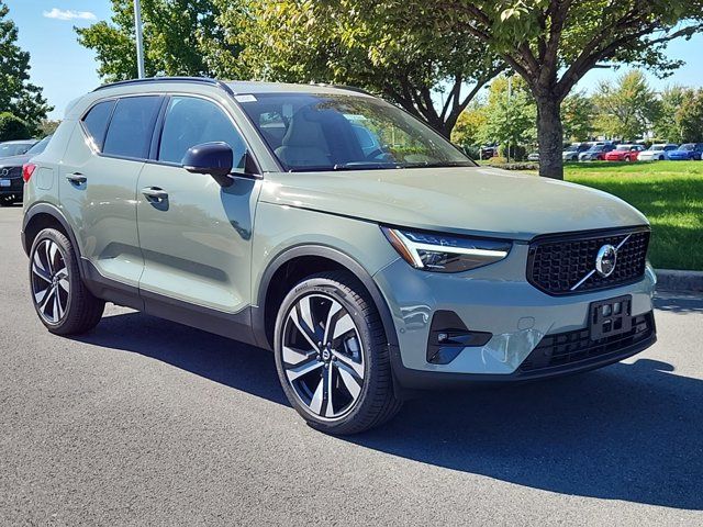 2025 Volvo XC40 Plus Dark Theme