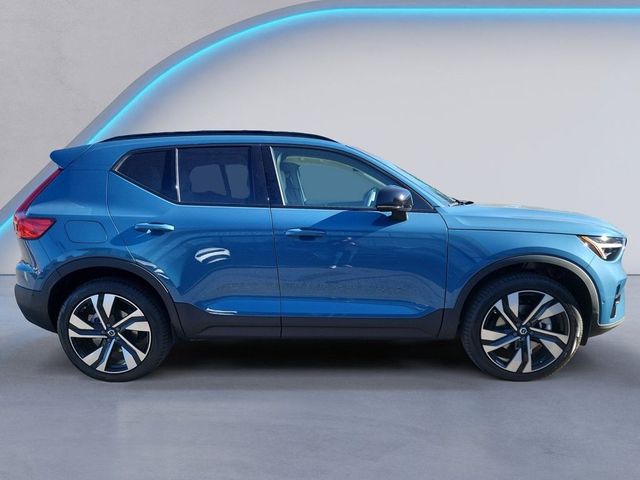 2025 Volvo XC40 Plus Dark Theme