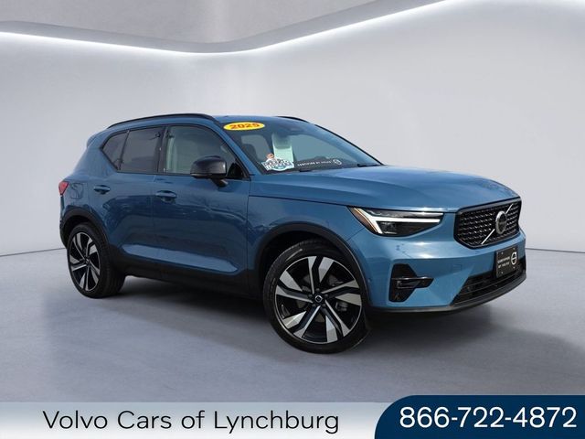 2025 Volvo XC40 Plus Dark Theme