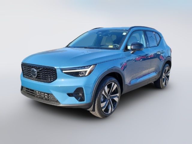 2025 Volvo XC40 Plus Dark Theme