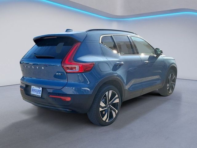 2025 Volvo XC40 Plus Dark Theme