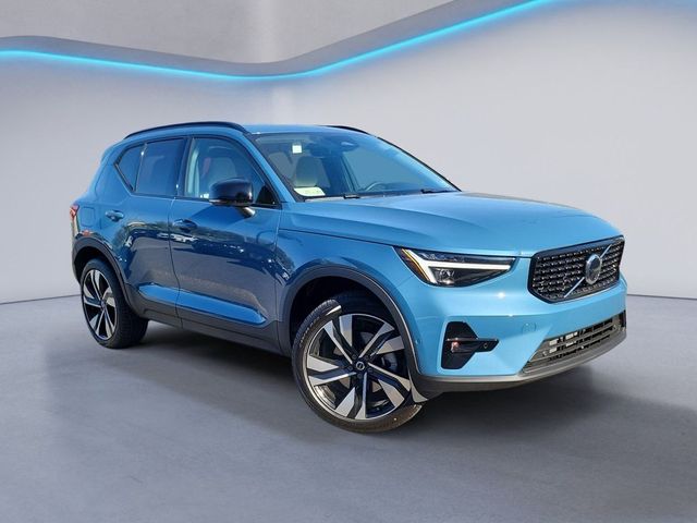 2025 Volvo XC40 Plus Dark Theme