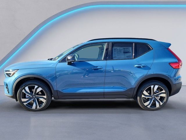 2025 Volvo XC40 Plus Dark Theme