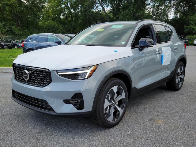 2025 Volvo XC40 Plus Dark Theme