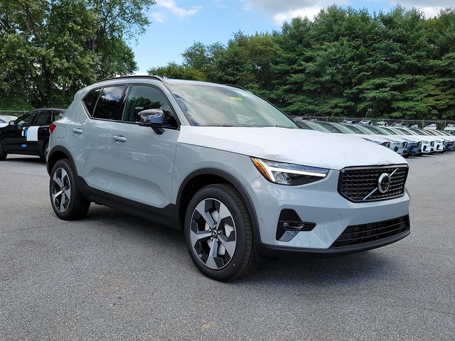 2025 Volvo XC40 Plus Dark Theme