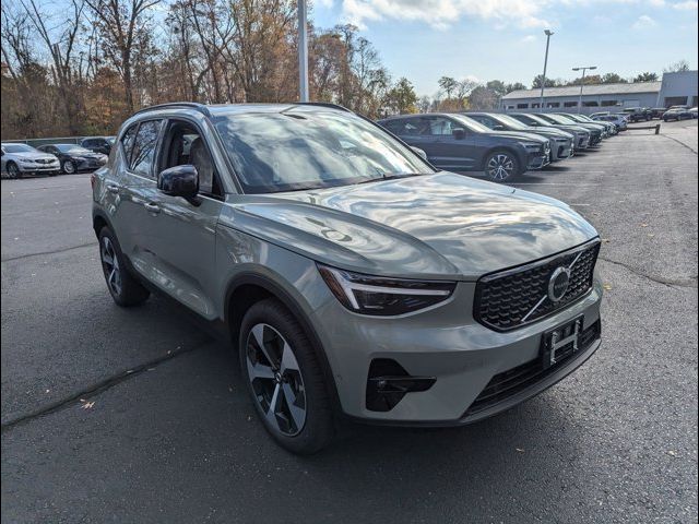 2025 Volvo XC40 Plus Dark Theme