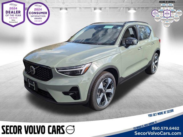 2025 Volvo XC40 Plus Dark Theme