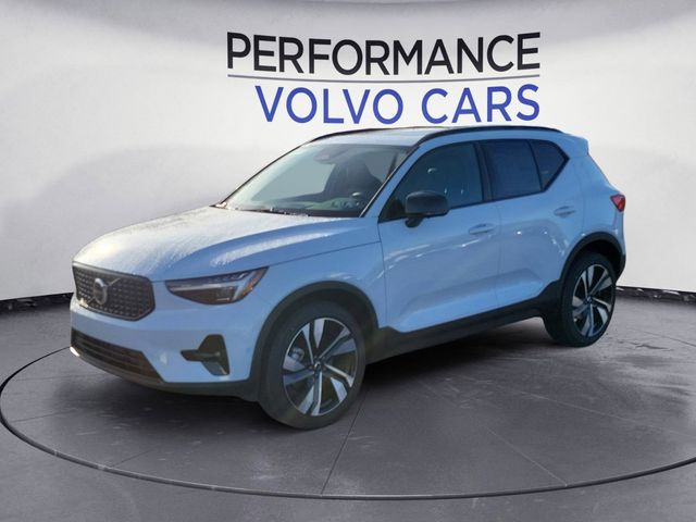 2025 Volvo XC40 Plus Dark Theme