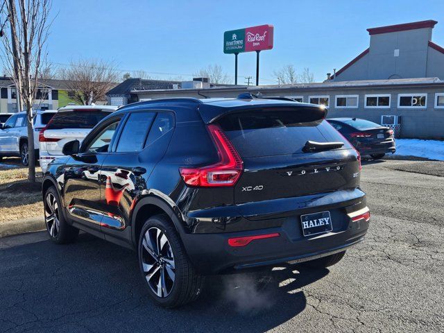 2025 Volvo XC40 Plus Dark Theme