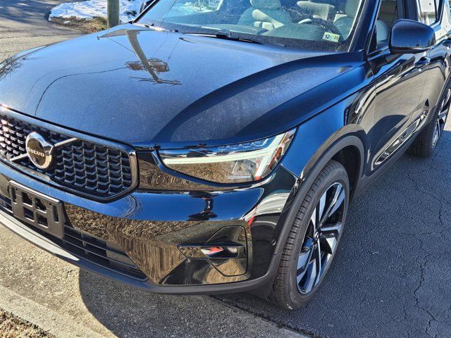 2025 Volvo XC40 Plus Dark Theme