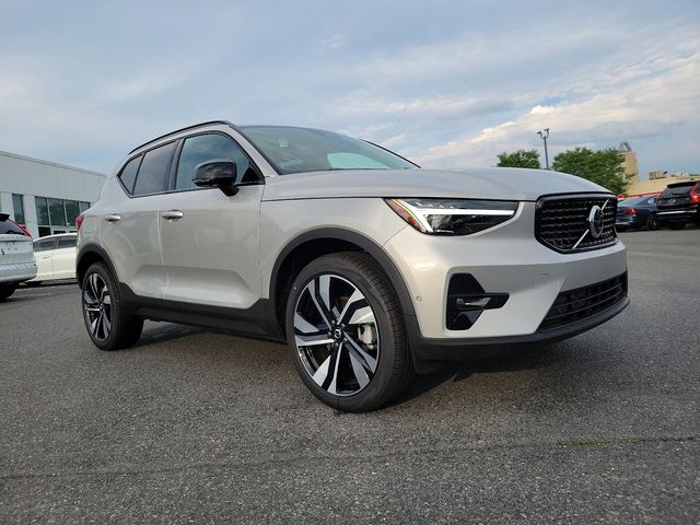 2025 Volvo XC40 Plus Dark Theme