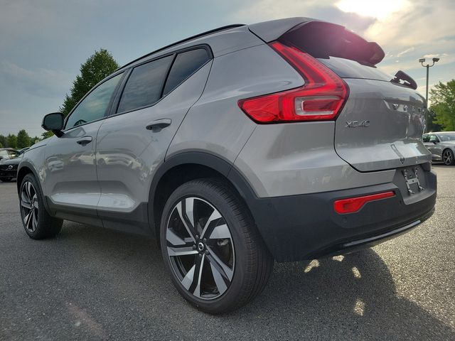 2025 Volvo XC40 Plus Dark Theme