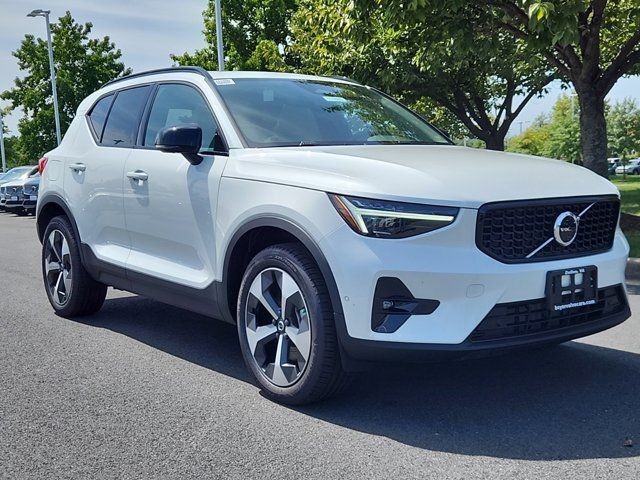 2025 Volvo XC40 Plus Dark Theme