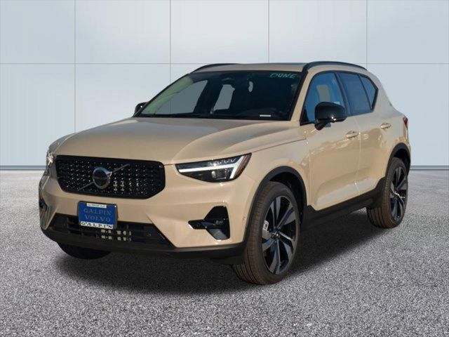 2025 Volvo XC40 Plus Dark Theme