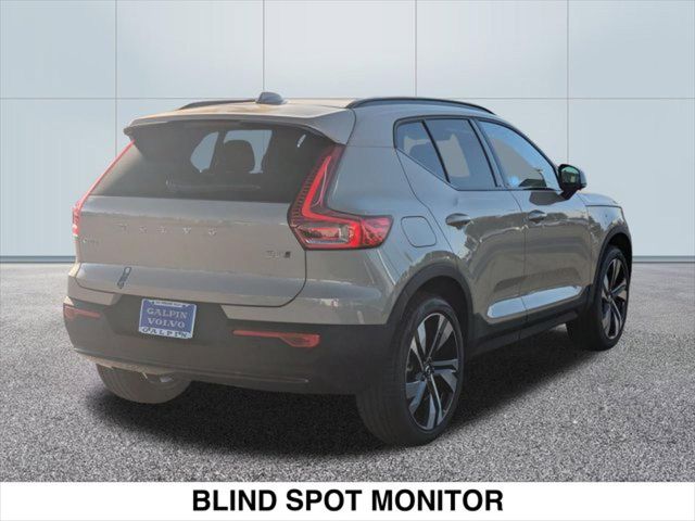 2025 Volvo XC40 Plus Dark Theme