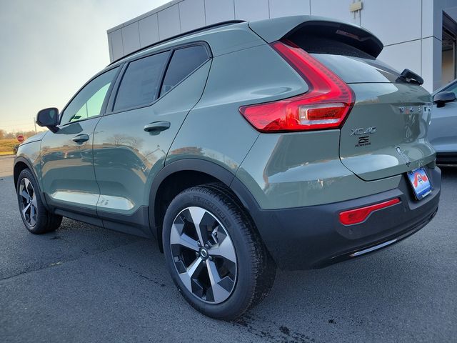 2025 Volvo XC40 Plus Dark Theme