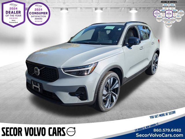 2025 Volvo XC40 Plus Dark Theme