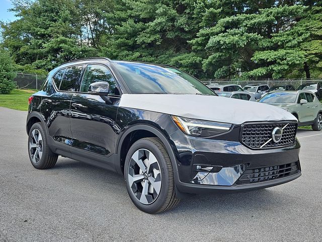 2025 Volvo XC40 Plus Dark Theme