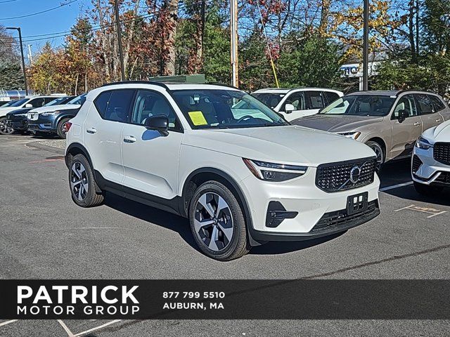 2025 Volvo XC40 Plus Dark Theme