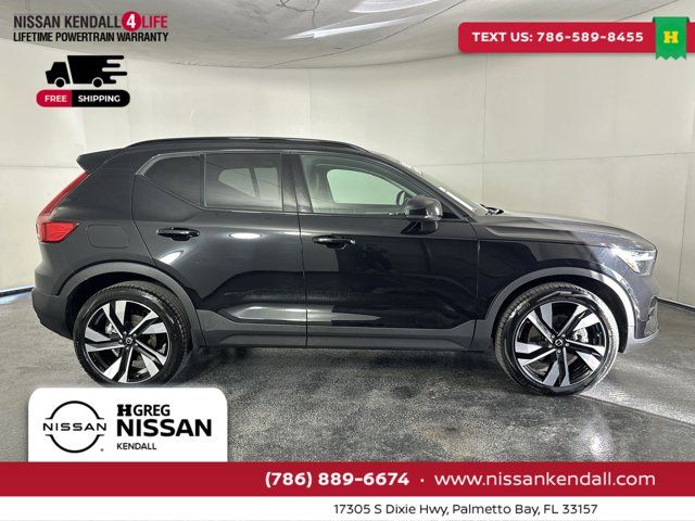 2025 Volvo XC40 Plus Dark Theme