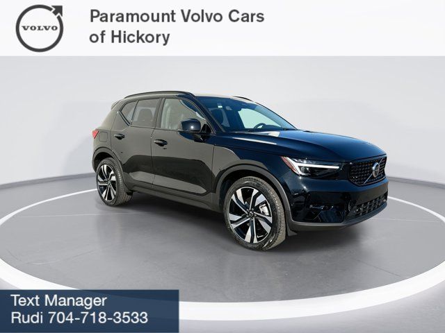 2025 Volvo XC40 Plus Dark Theme