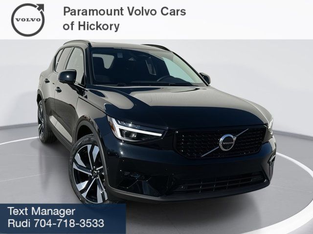 2025 Volvo XC40 Plus Dark Theme