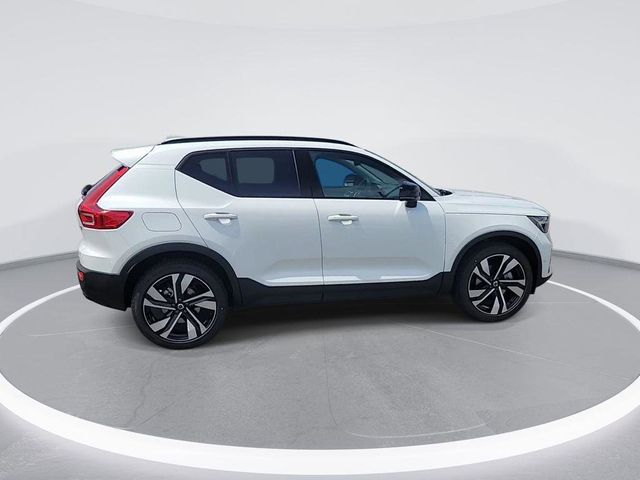 2025 Volvo XC40 Plus Dark Theme