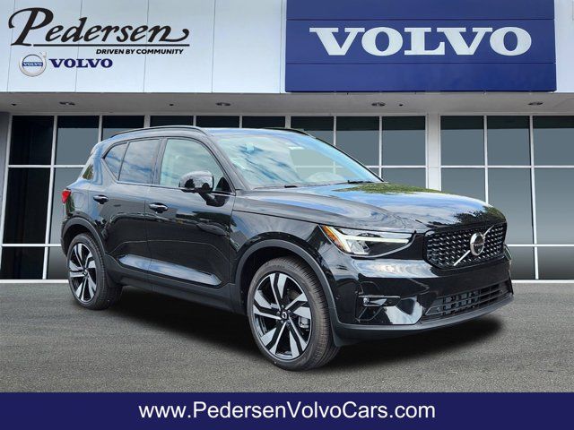 2025 Volvo XC40 Plus Dark Theme