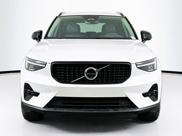 2025 Volvo XC40 Plus Dark Theme