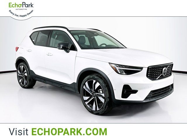 2025 Volvo XC40 Plus Dark Theme