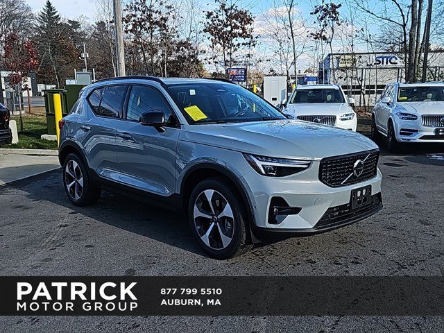 2025 Volvo XC40 Plus Dark Theme