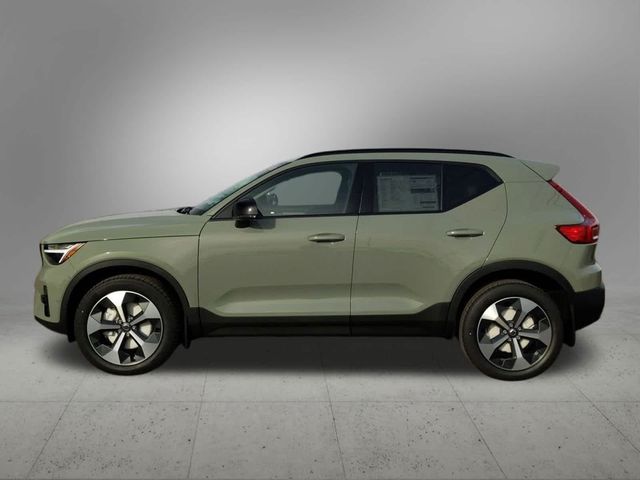 2025 Volvo XC40 Plus Dark Theme