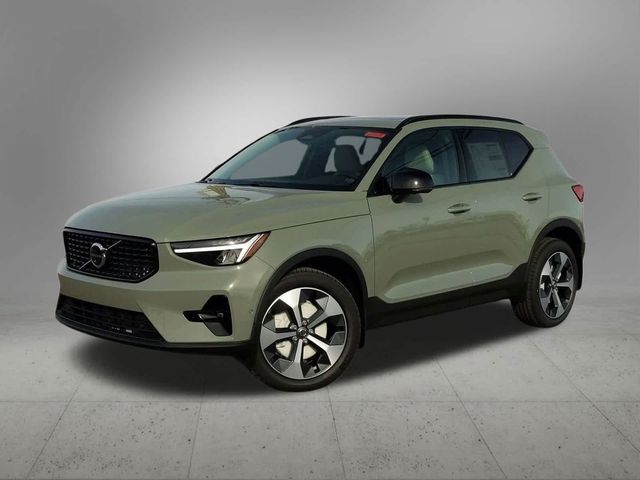 2025 Volvo XC40 Plus Dark Theme