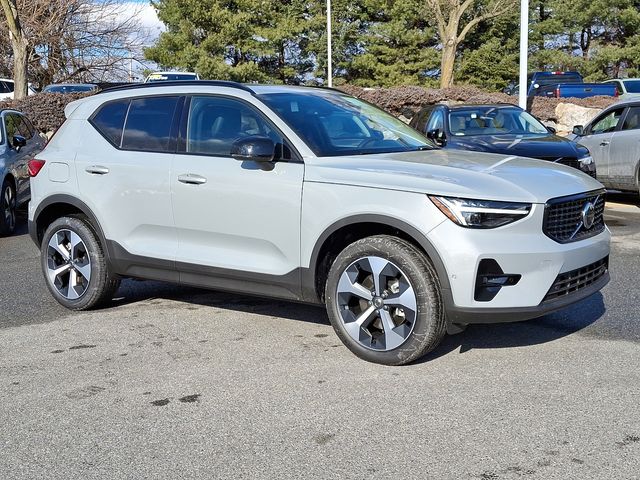 2025 Volvo XC40 Plus Dark Theme