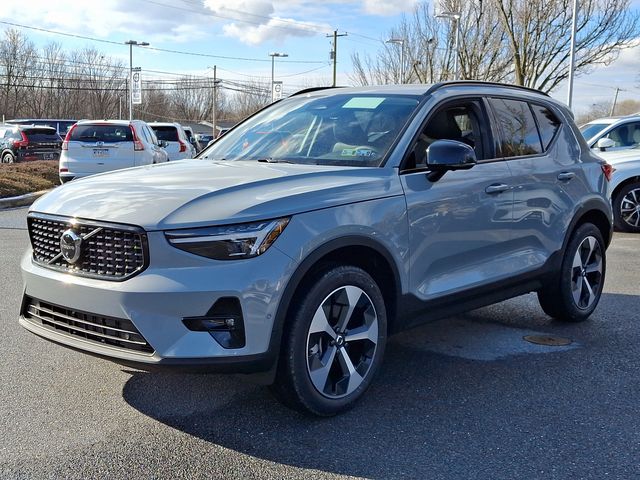 2025 Volvo XC40 Plus Dark Theme