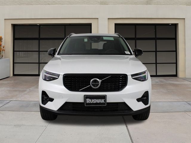 2025 Volvo XC40 Plus Dark Theme