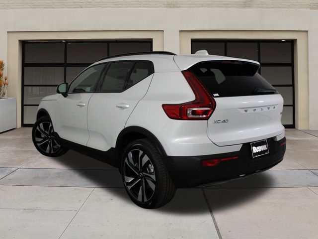 2025 Volvo XC40 Plus Dark Theme