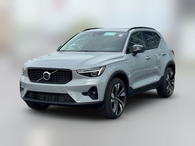 2025 Volvo XC40 Plus Dark Theme